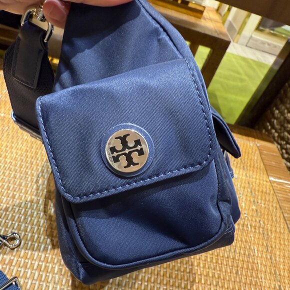 Best Price ‼️Tory Burch Nylon Convertible Shoulder Bag 164444 $450 - Picture 5 of 12